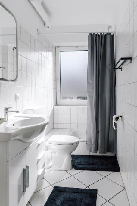 Komplett Neu: 2-Zi Zentral Im Altbau. 24H-Checkin Kiel Exterior foto