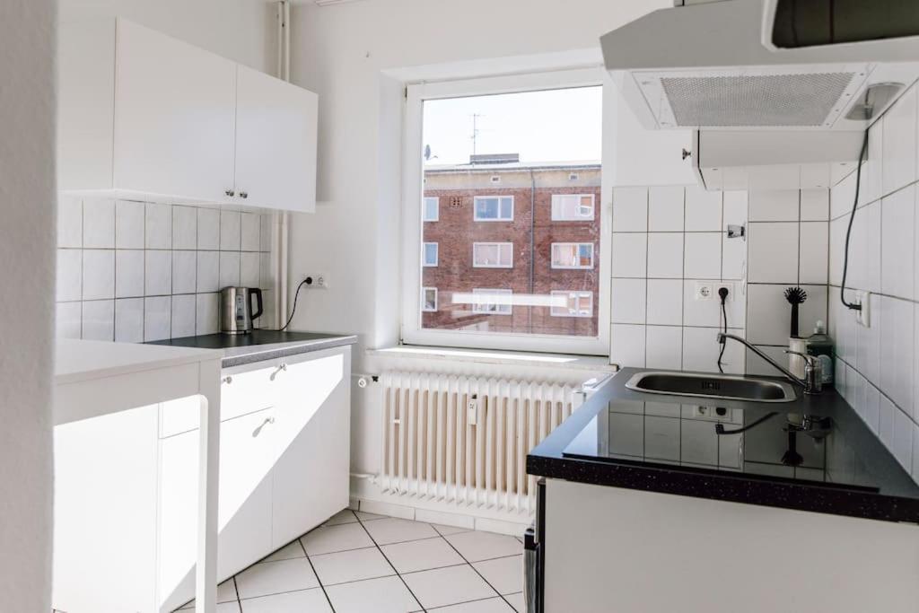 Komplett Neu: 2-Zi Zentral Im Altbau. 24H-Checkin Kiel Exterior foto